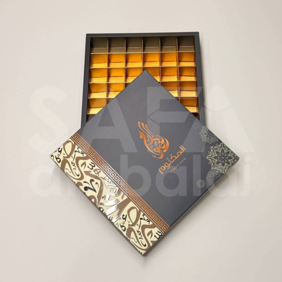 علبة شوكولاته وتمر