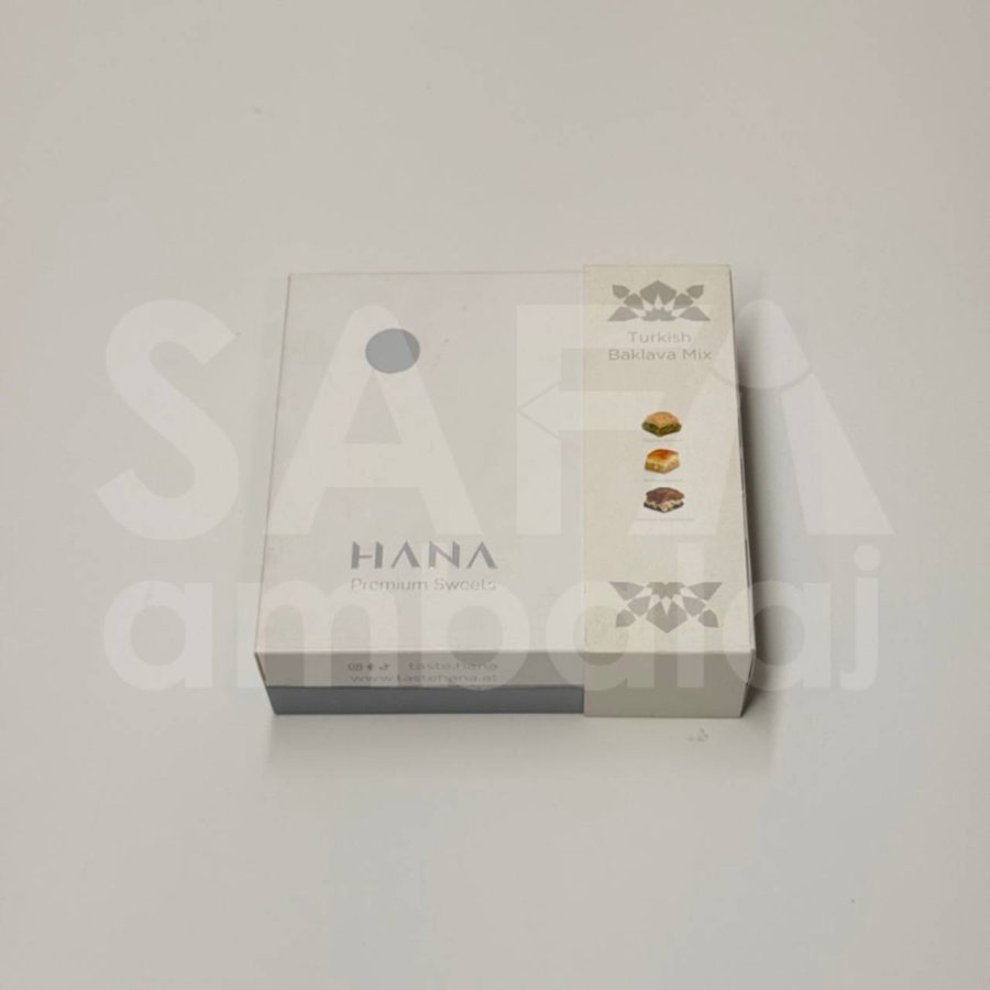 علبة بقلاوة وحلوم