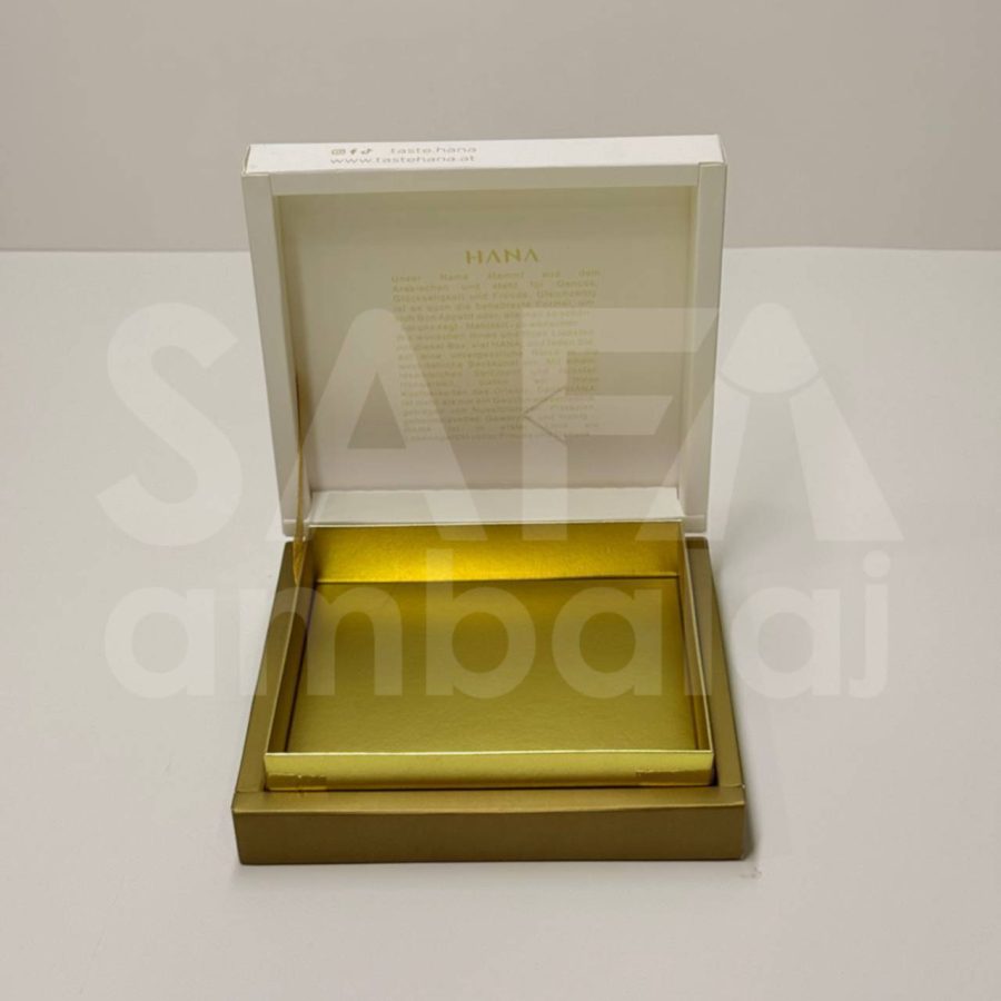 علبة بقلاوة شرقية